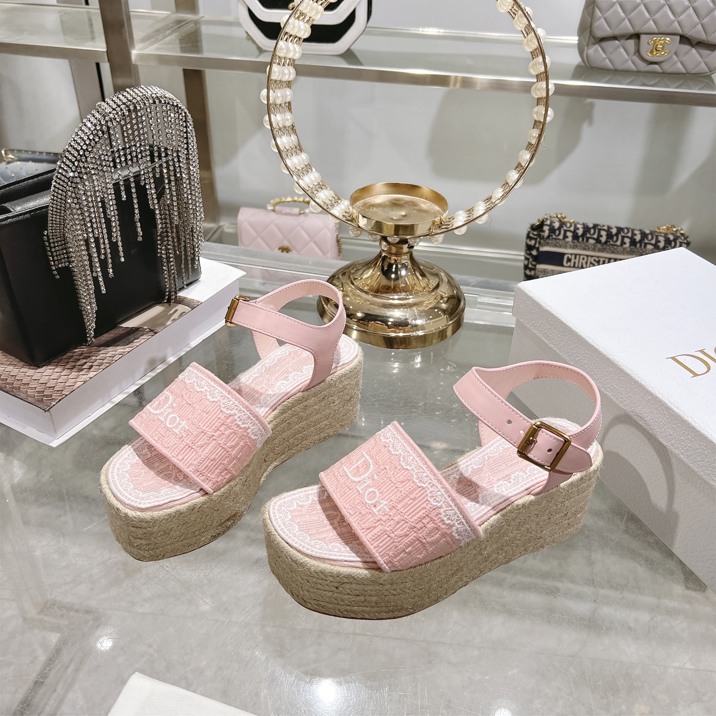 디올(DIOR) Dway 로고 자수 에스파드류 웨지 샌들 신발