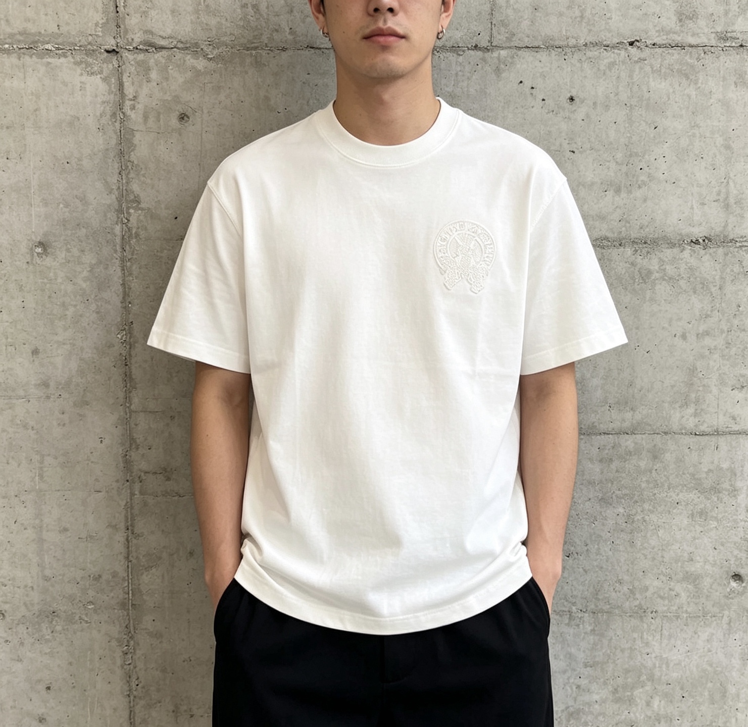 크롬하츠(CHROME HEARTS) 고딕 자수 반팔 티셔츠 의류