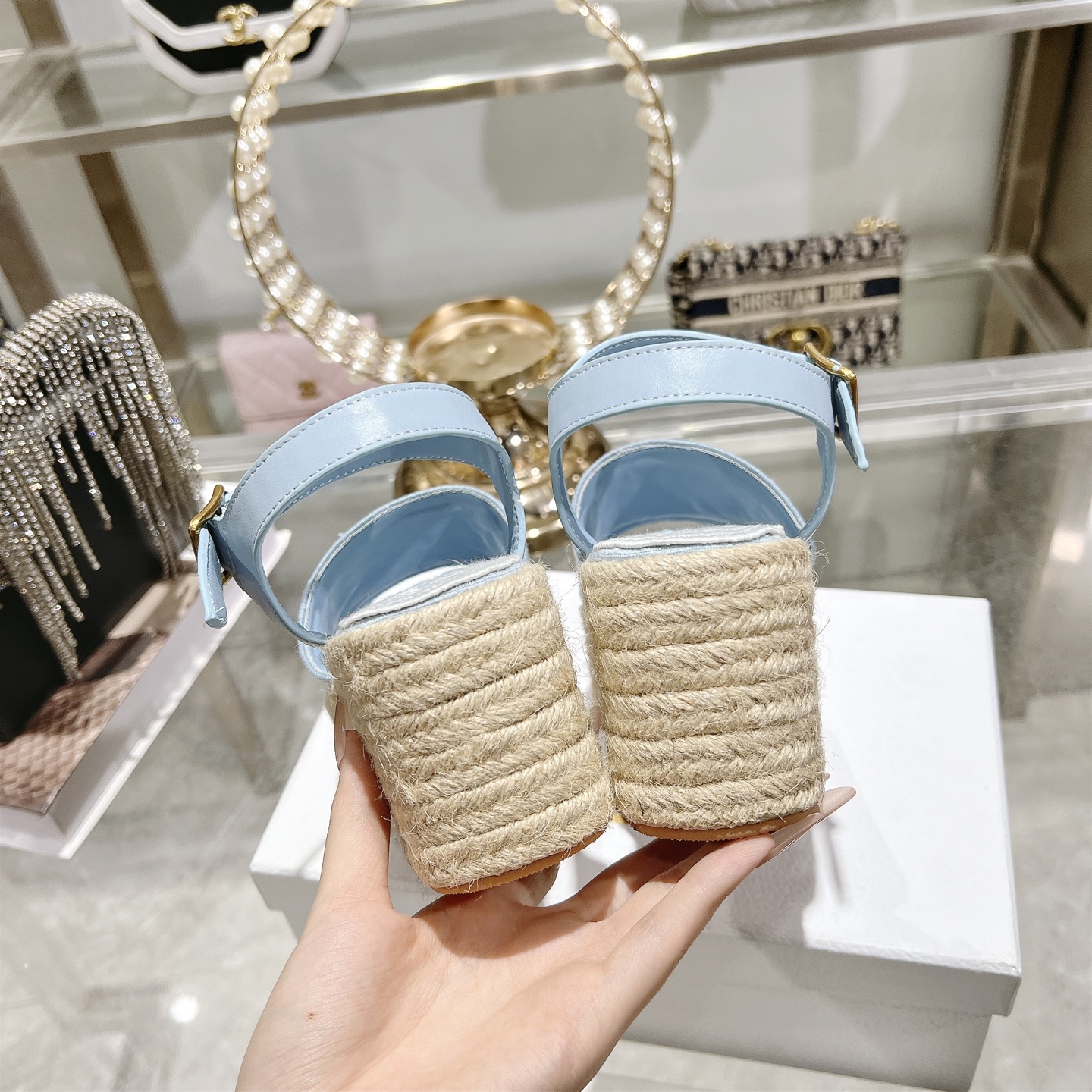 디올(DIOR) Dway 로고 자수 에스파드류 웨지 샌들 신발