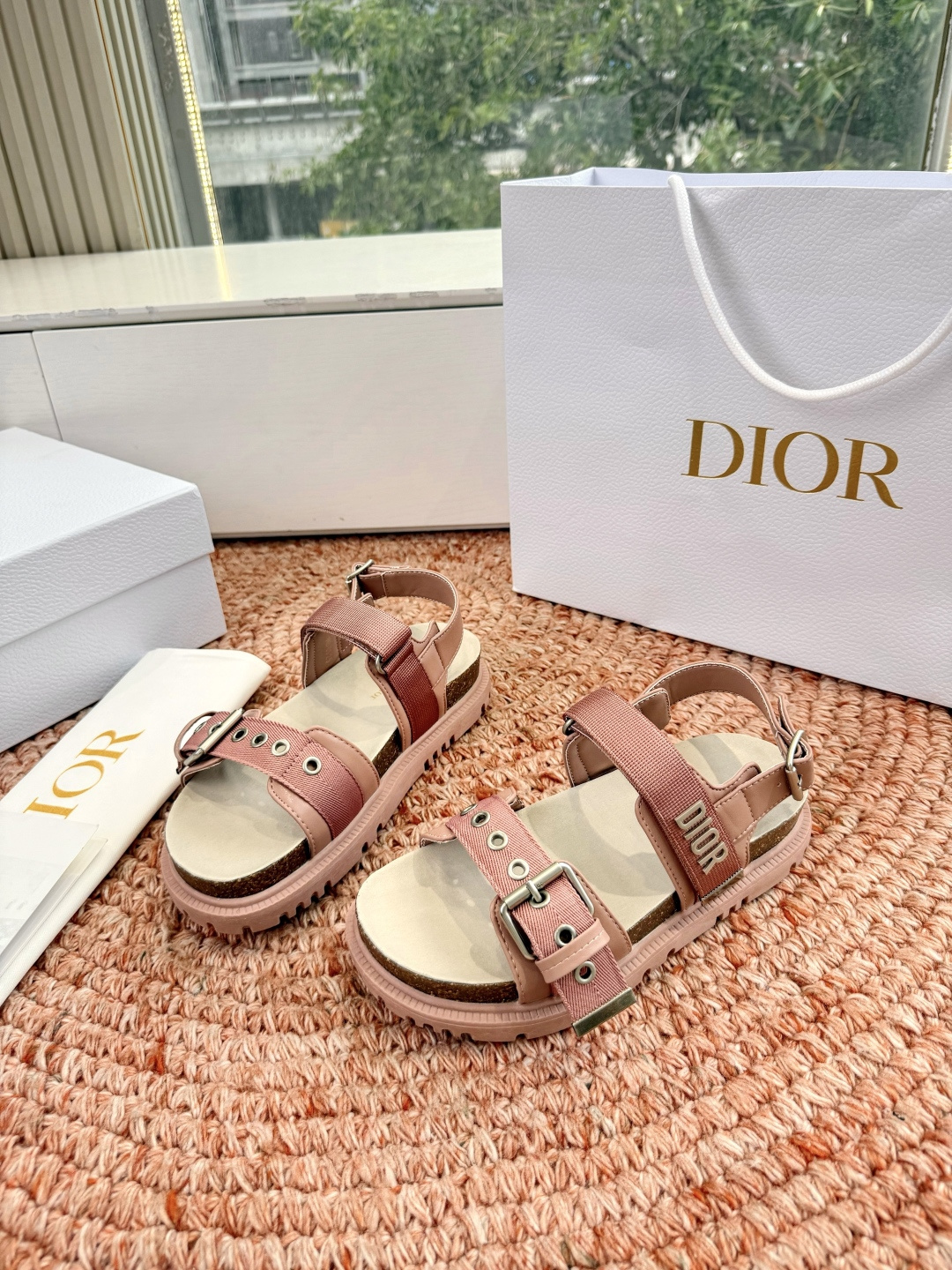 디올(DIOR) CD 버클 샌들 신발