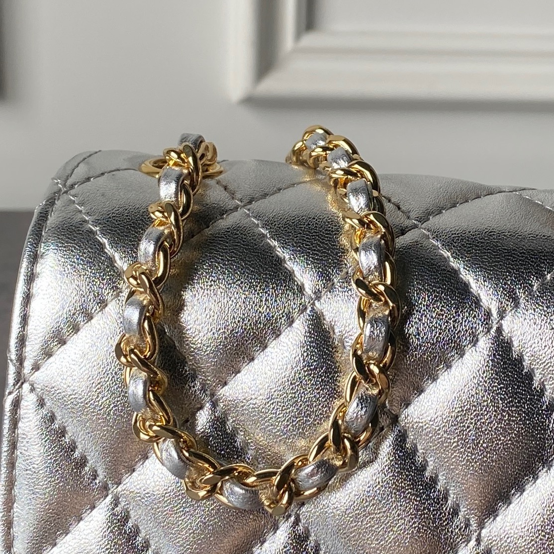 Chanel 26A Mini Classic Flap 샤넬 클래식 플랩 가방