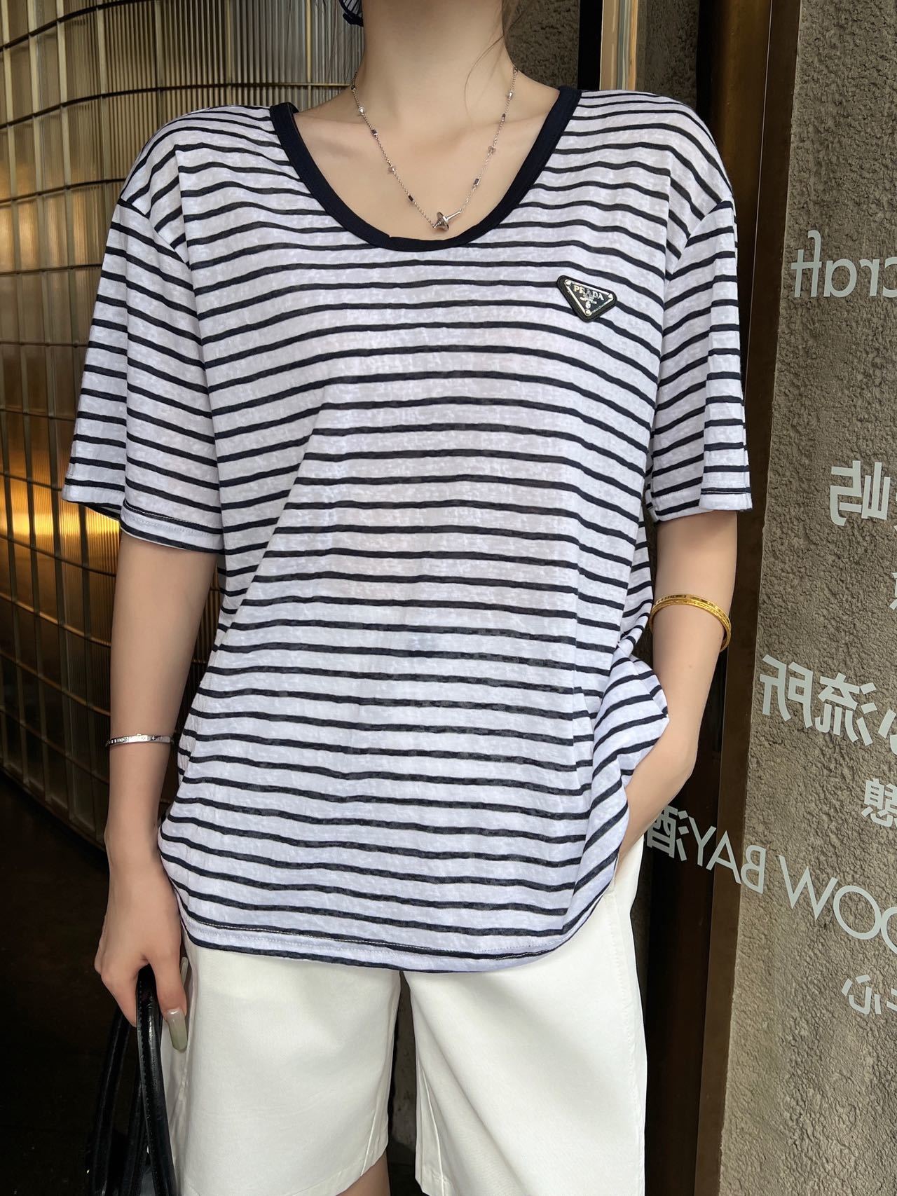 [Prada] 프라다 26SS 백리스 스트랩 반팔 티셔츠 의류
