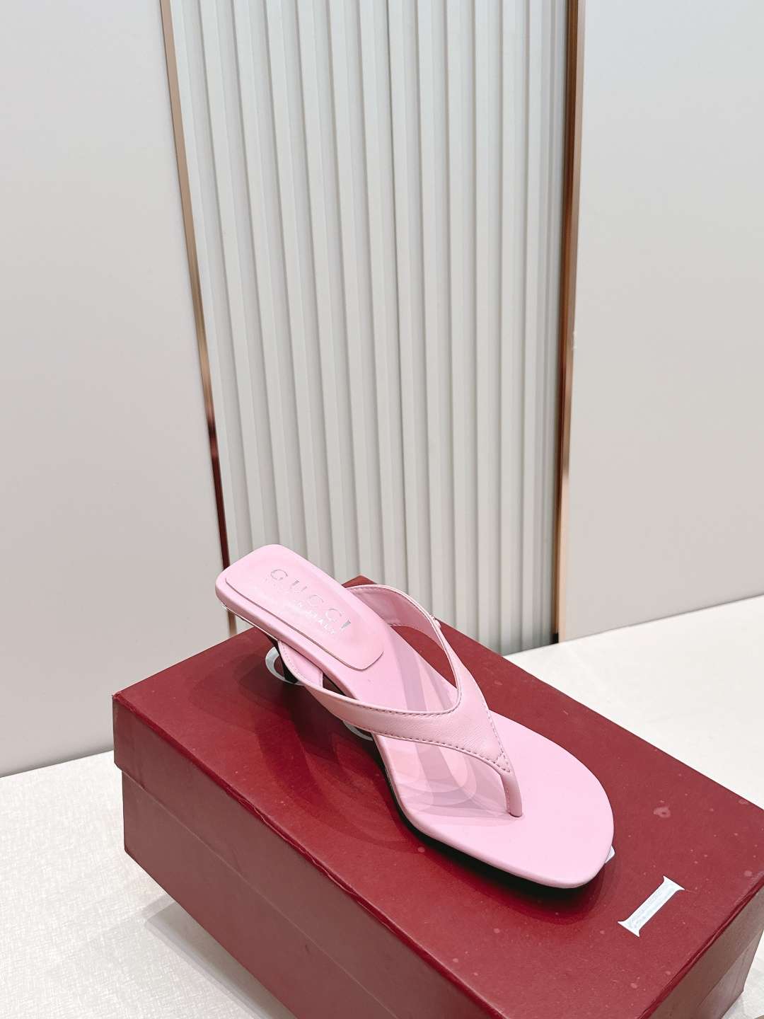 구찌(GUCCI) 모노그램 토포스트 미들힐 신발