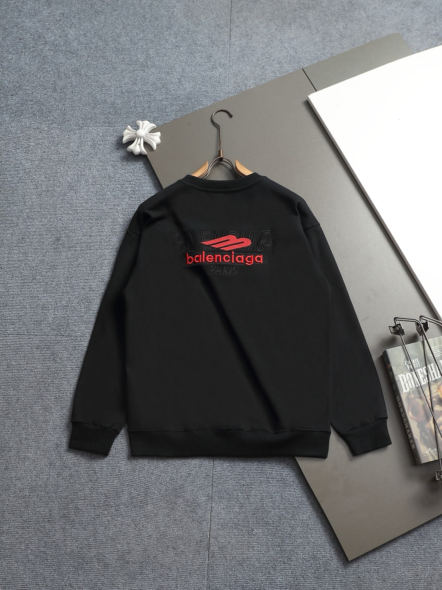 발렌시아가(Balenciaga) 배색 레터링 디스트로이드 스웨트셔츠 상의 의류