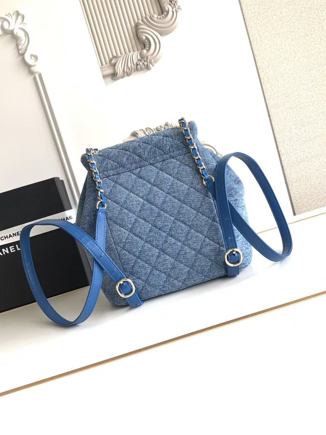 Chanel 샤넬 26SS 두마(Duma) 데님 라지 백팩 (AS3618) 가방