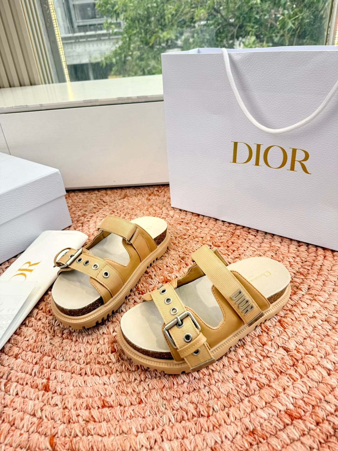디올(DIOR) CD 버클 슬리퍼 신발