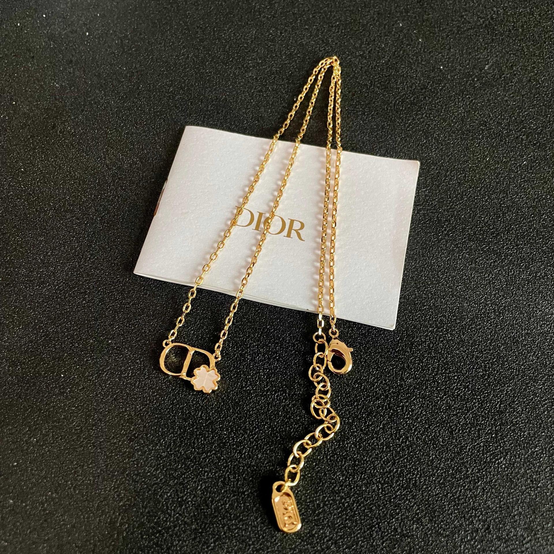 디올(DIOR) 빈티지 브라스 펜던트 목걸이 악세사리