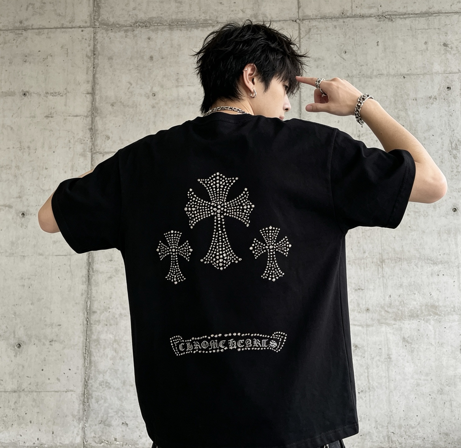크롬하츠(CHROME HEARTS) 십자가 스터드 반팔 티셔츠 의류