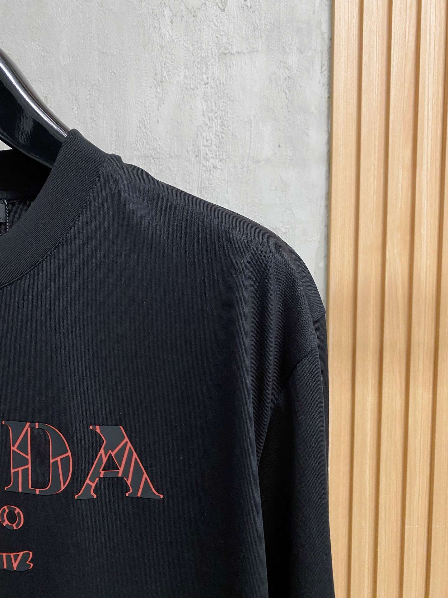 프라다(PRADA) 밀라노 로고 그래픽 프린트 반팔 티셔츠 상의 의류