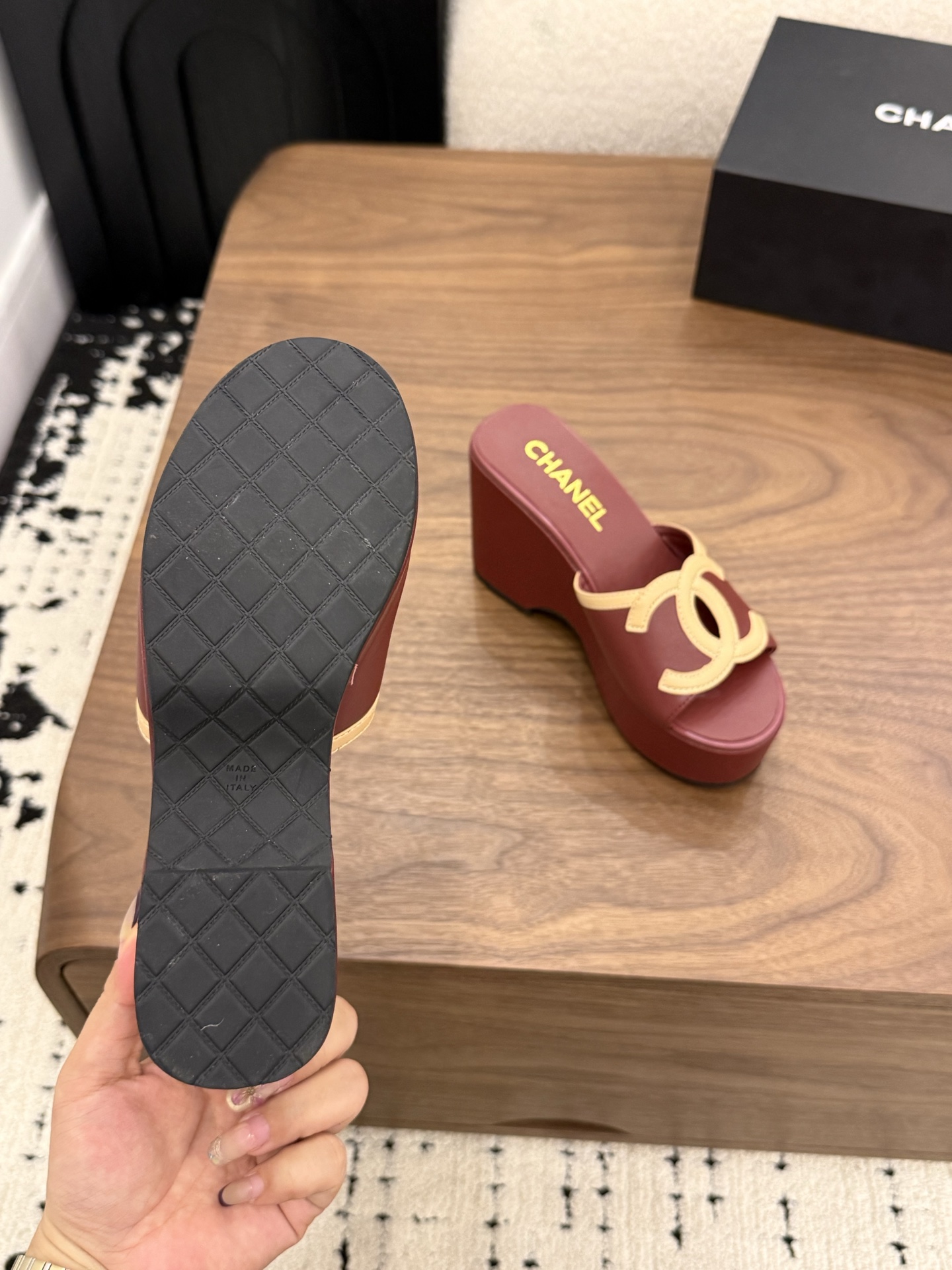 샤넬(CHANEL) 로고 플랫폼 웨지 슬리퍼 신발