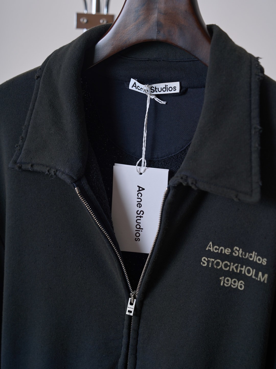 아크네(Acne studios) 빈티지 스프레이 로고 집업 재킷 상의 의류