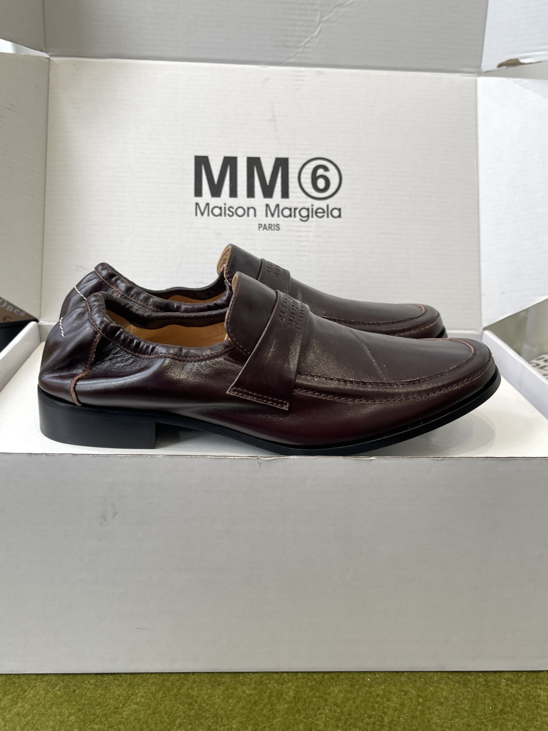 메종 마르지엘라(Maison Margiela) 애플 토 로고 2WAY 로퍼