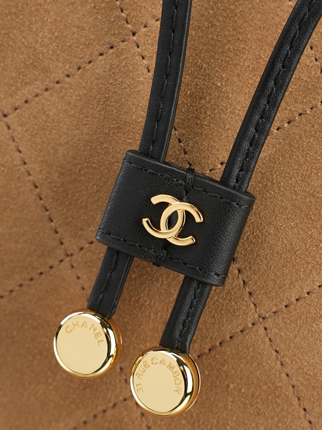 CHANEL 샤넬 26B 스웨이드 버킷백 (라지) 가방 / 6584