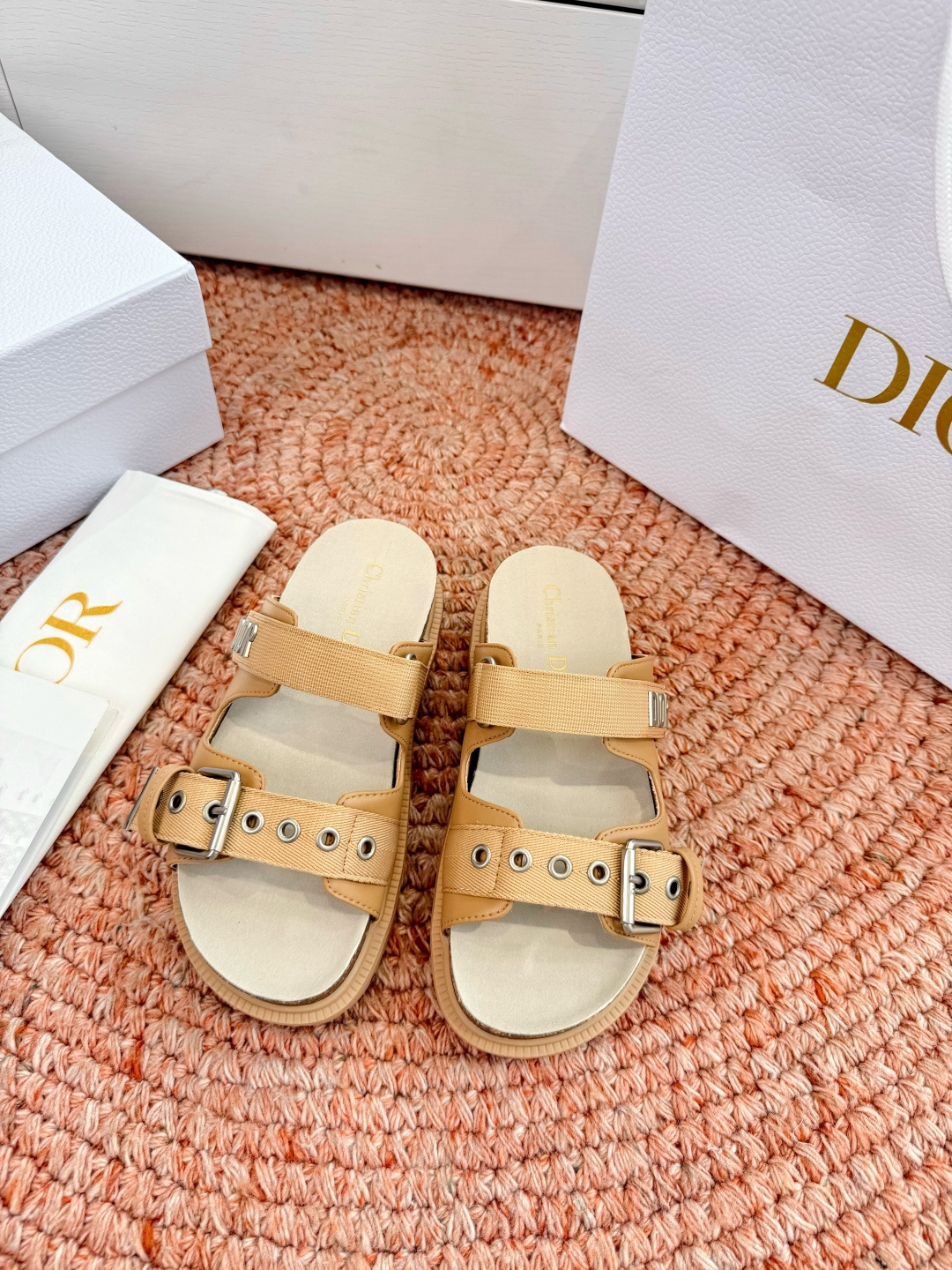 디올(DIOR) CD 버클 슬리퍼 신발