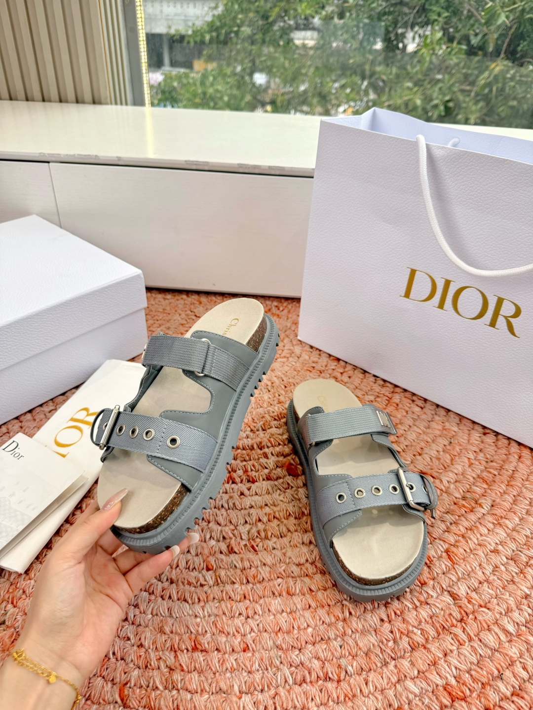디올(DIOR) CD 버클 슬리퍼 신발