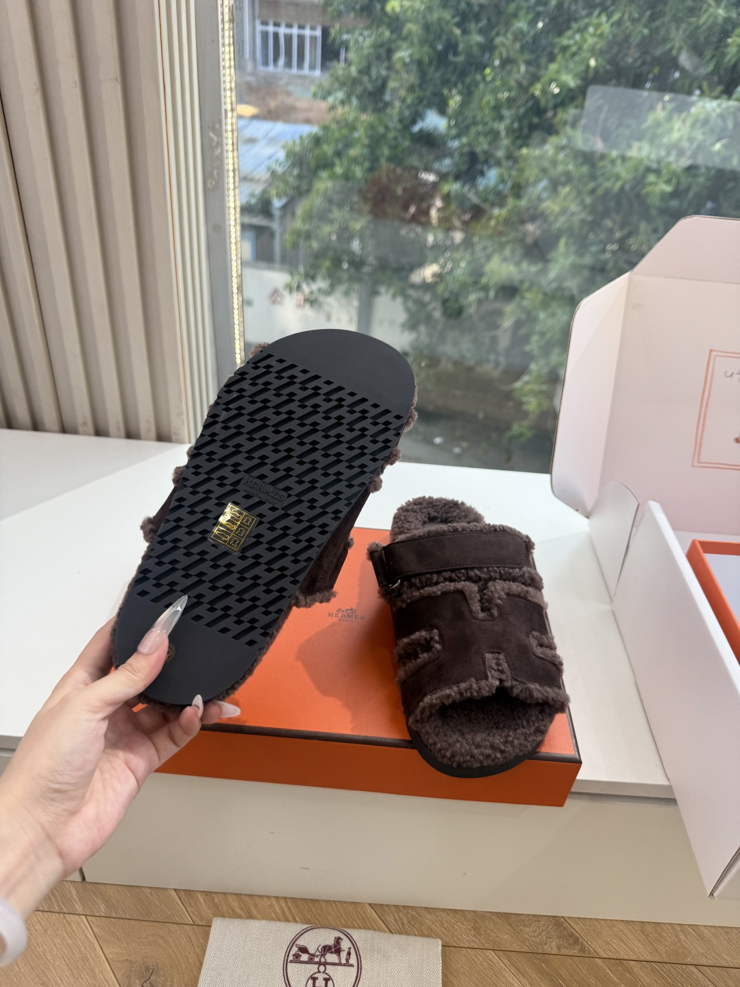 에르메스(HERMES) 시어링 퍼 뮬 슬리퍼 신발