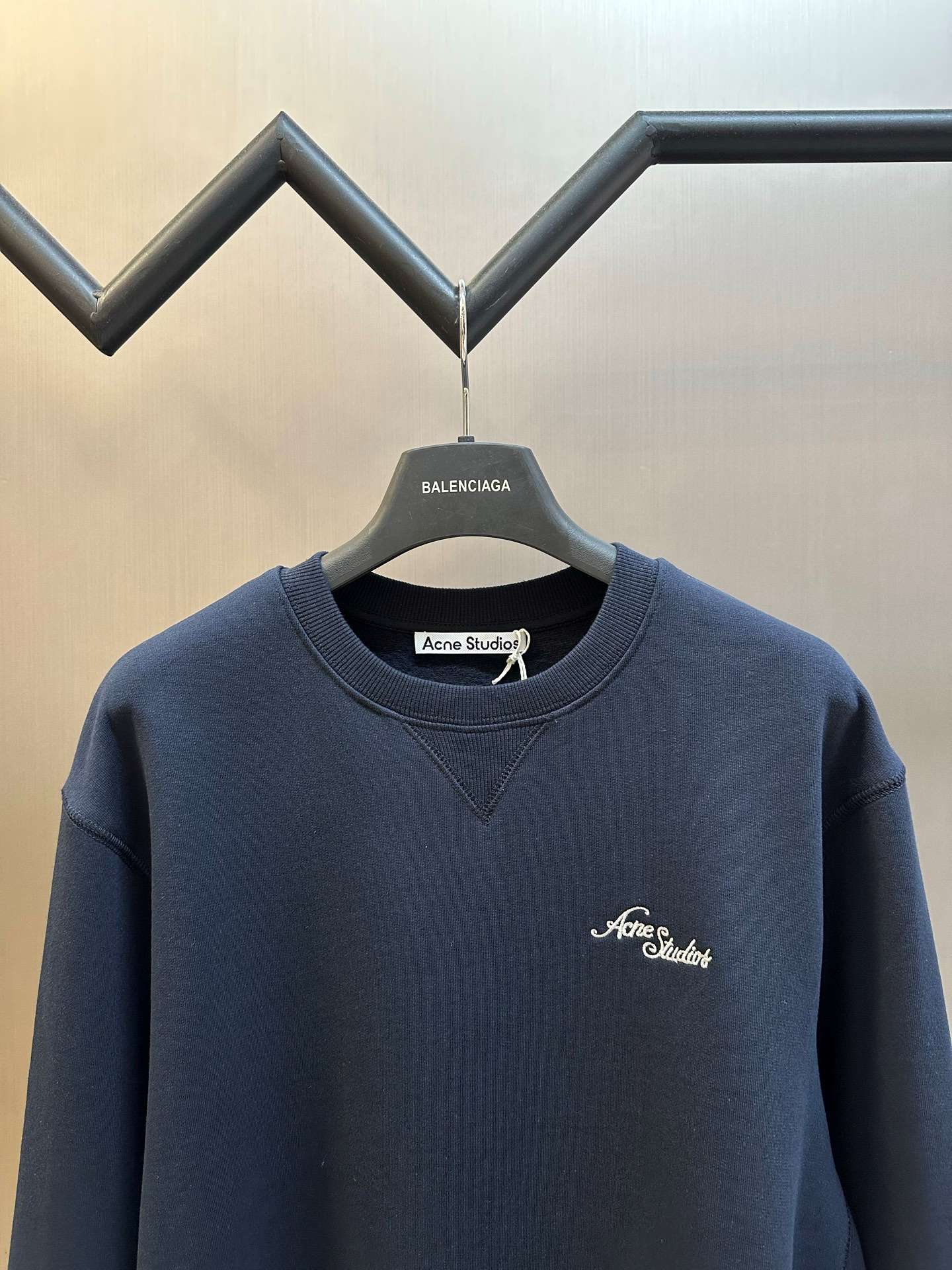 아크네(Acne studios) 로고 자수 기모 스웨트셔츠 상의 의류