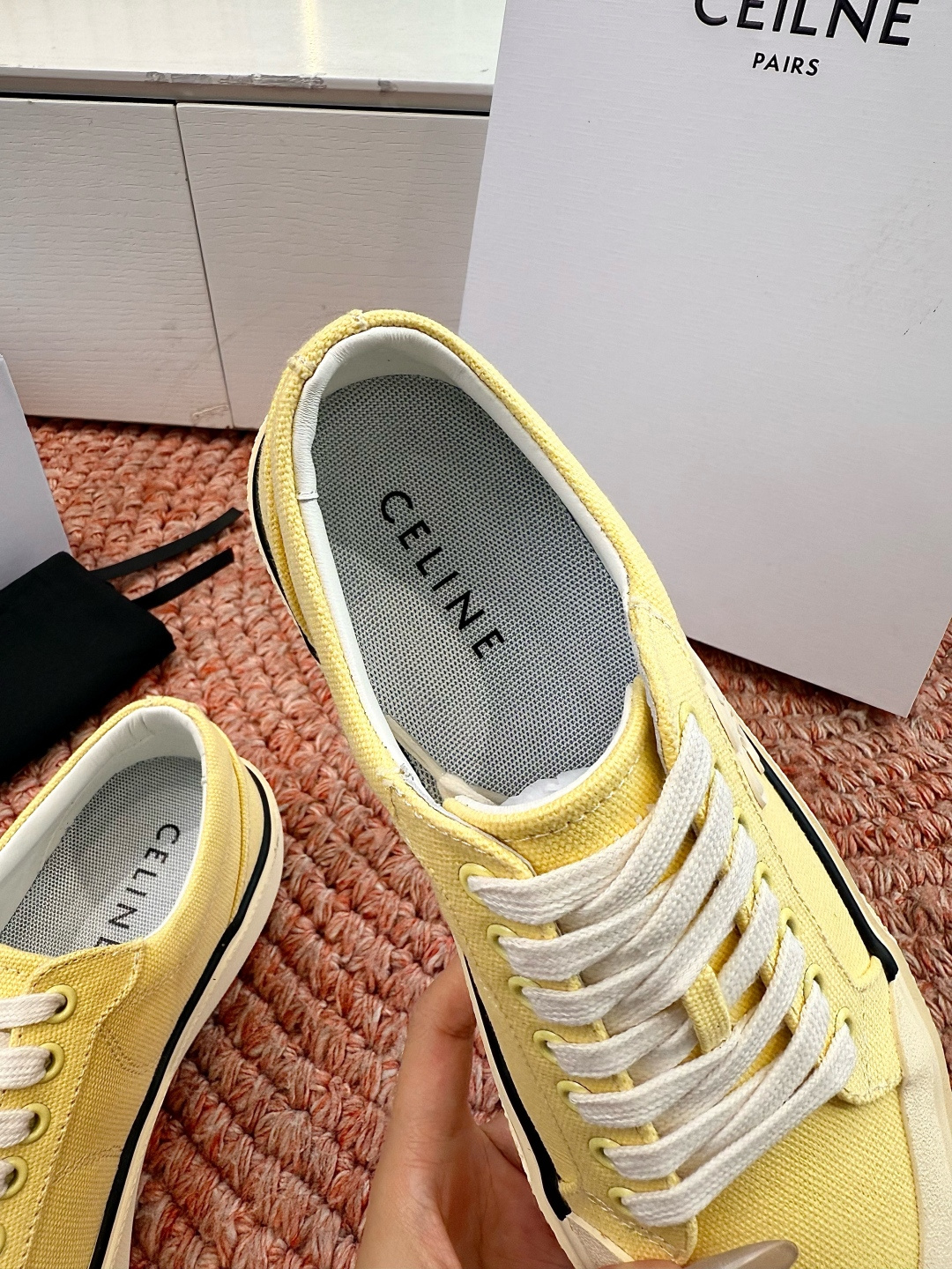 셀린느(CELINE) 트리오페 로고 플랫폼 캔버스 스니커즈 신발