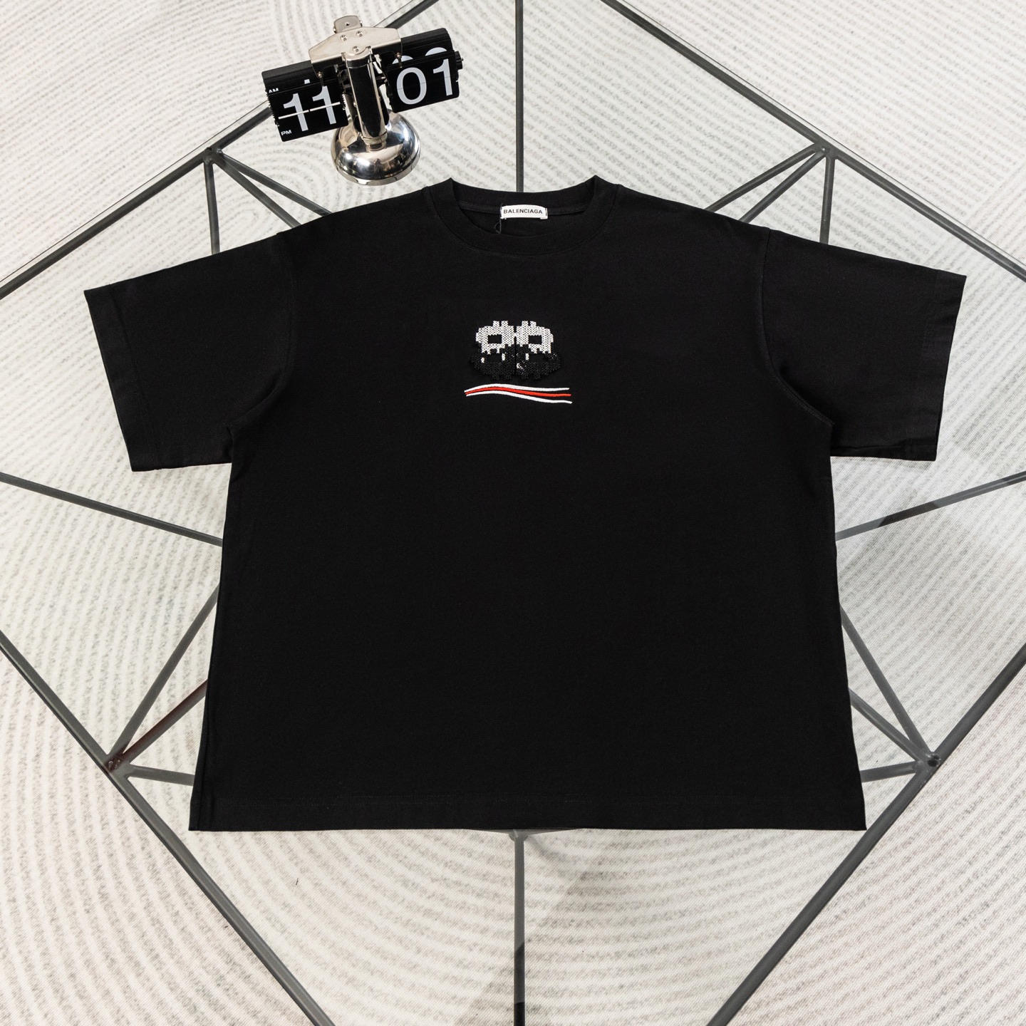 발렌시아가(BALENCIAGA) 픽셀 자수 반팔 티셔츠 의류