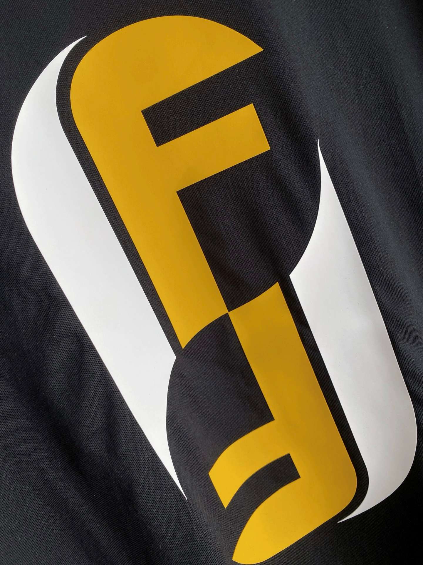 펜디(FENDI) 그래픽 프린트 반팔 티셔츠 상의 의류