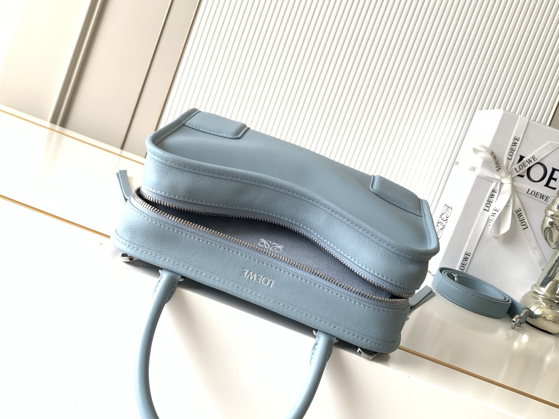 Loewe 로에베 아마조나(Amazona) 180 스몰 핸드백 (아이스 블루) 가방