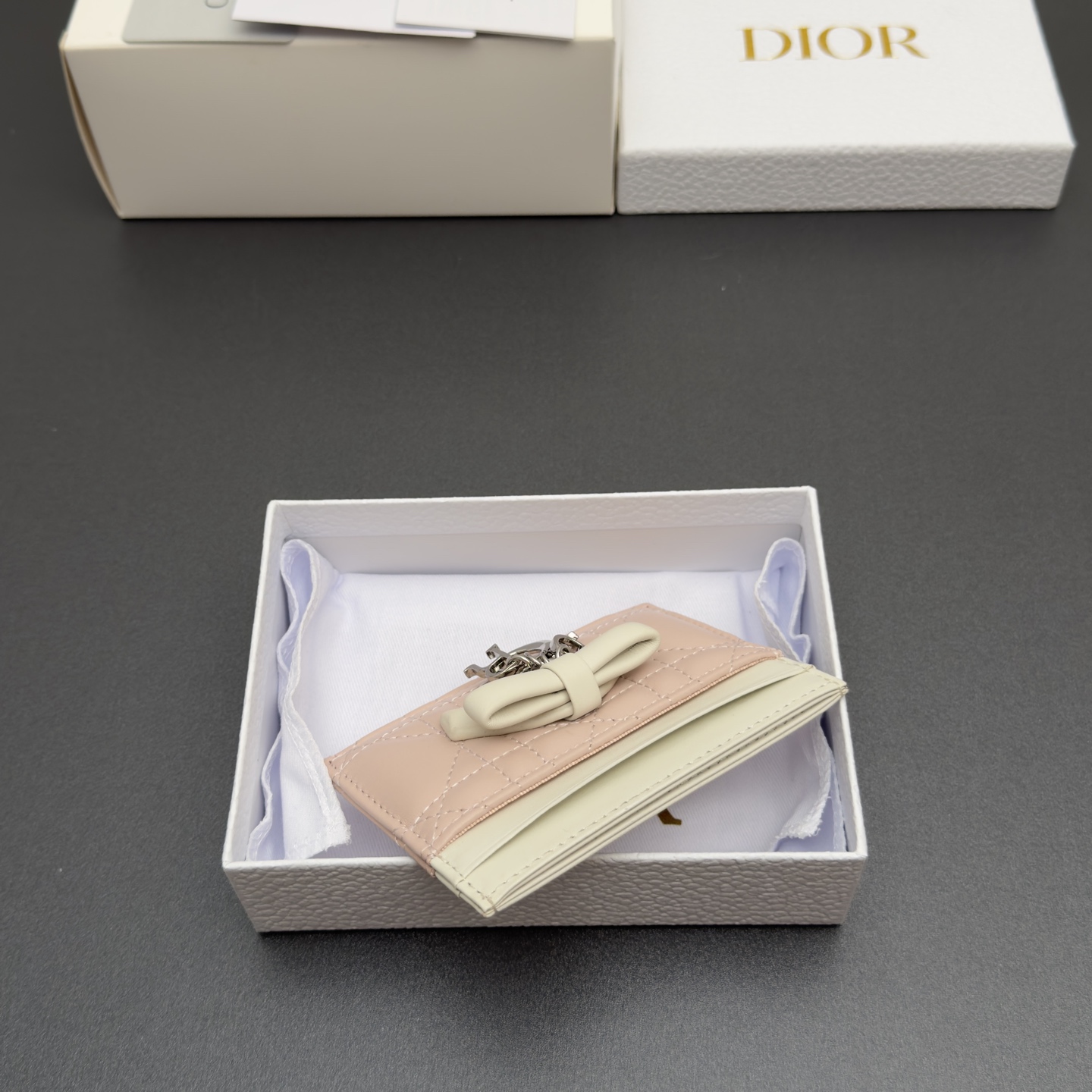 [Dior] 디올 Lady Freesia 레이디 프리지아 까나쥬 램스킨 카드 홀더 지갑