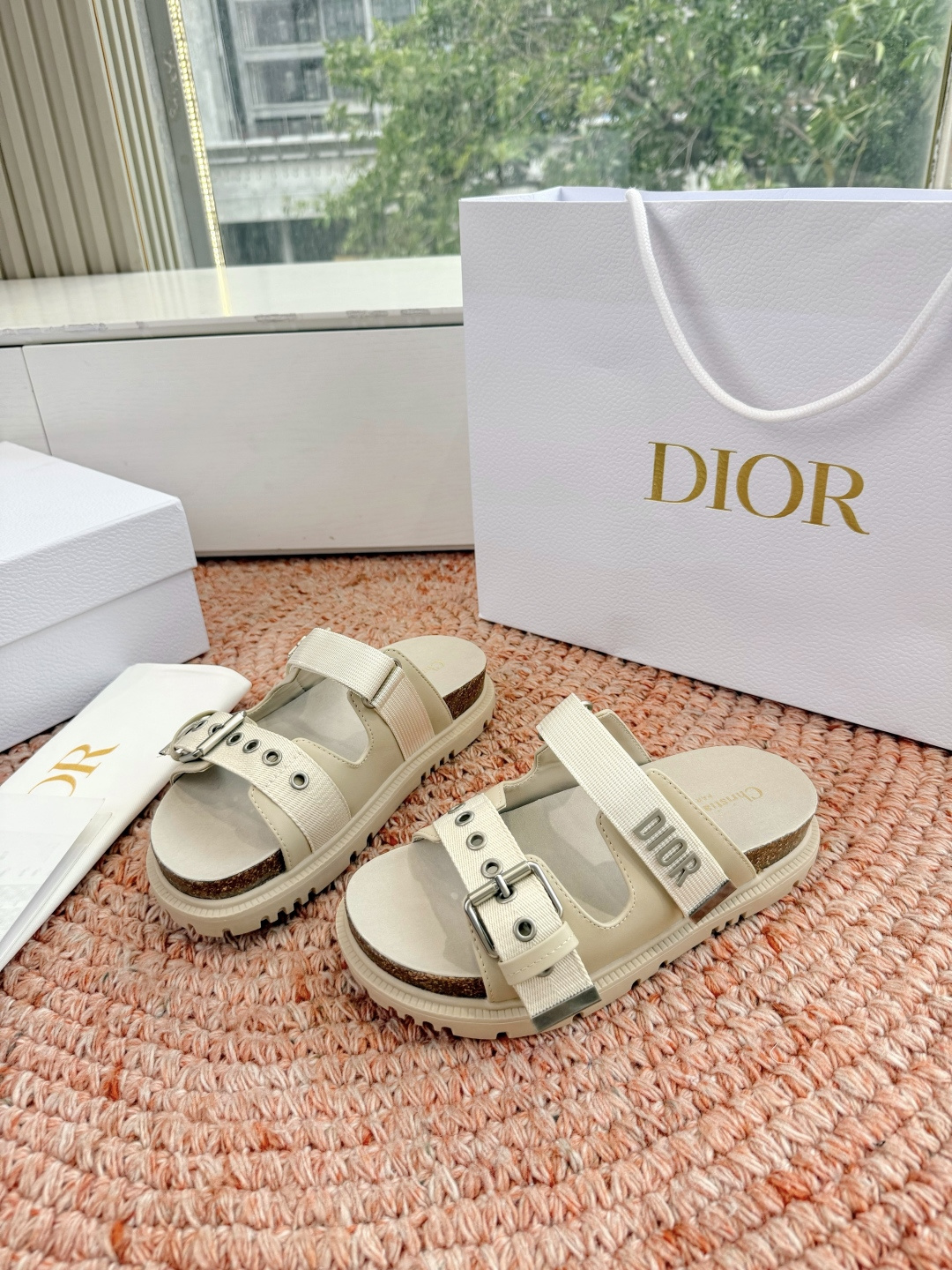 디올(DIOR) CD 버클 슬리퍼 신발