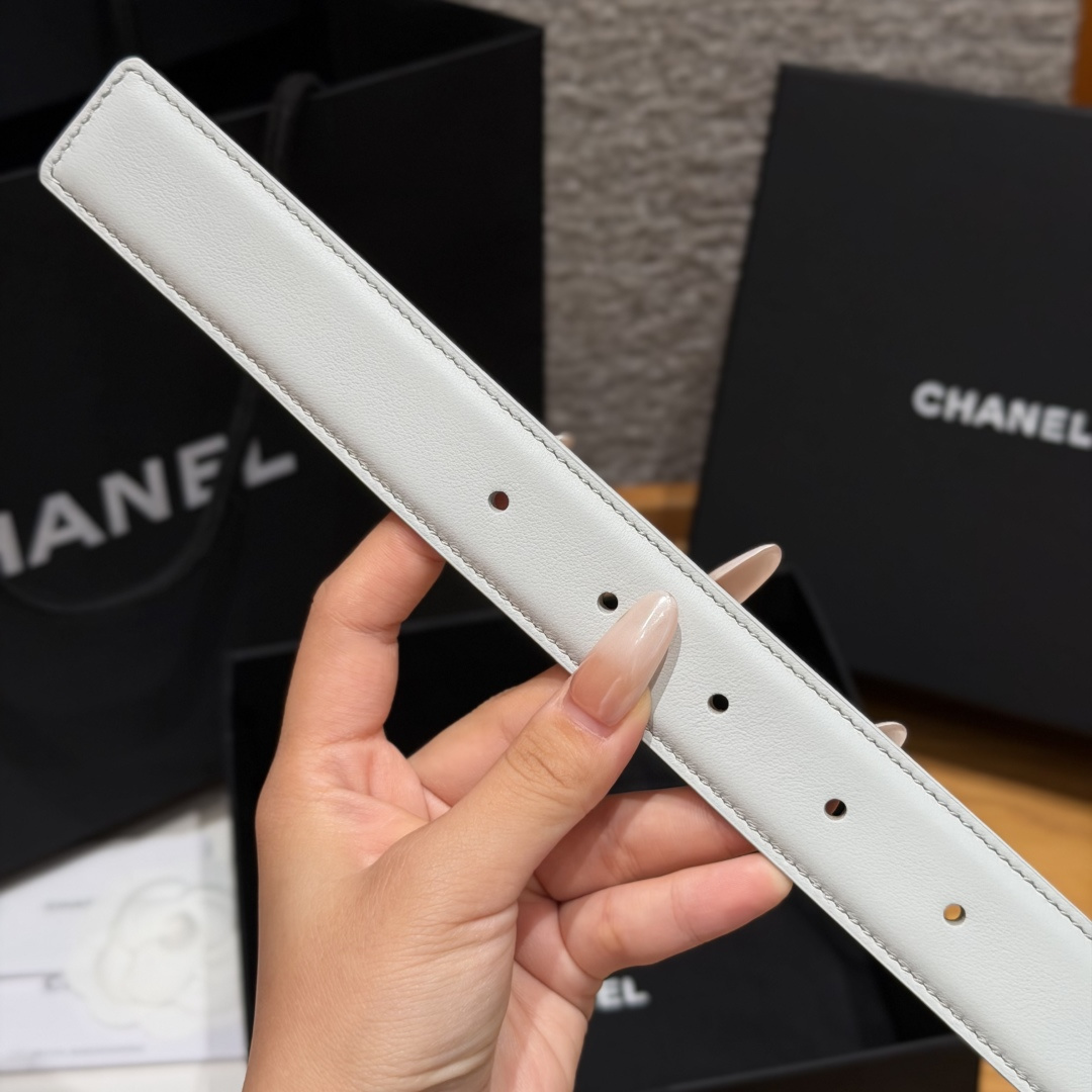 샤넬(CHANEL) 카프스킨 브라스 핀 골드 버클 벨트