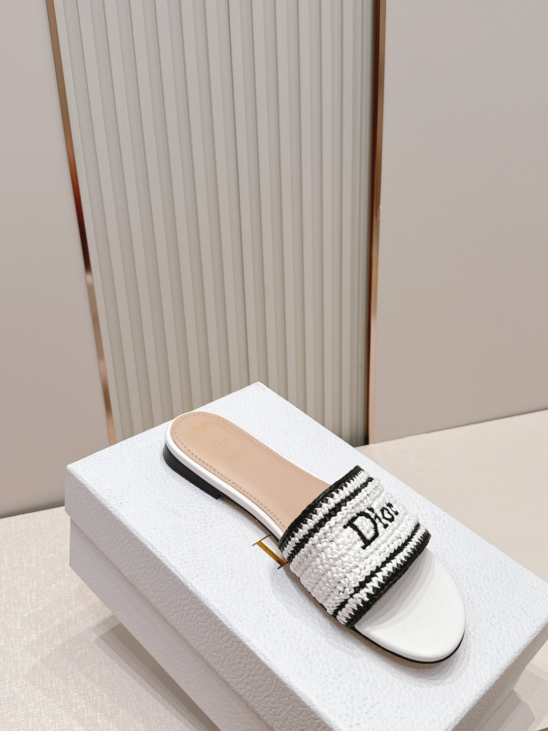 디올(DIOR) 라피아 위빙 슬라이드 샌들 신발