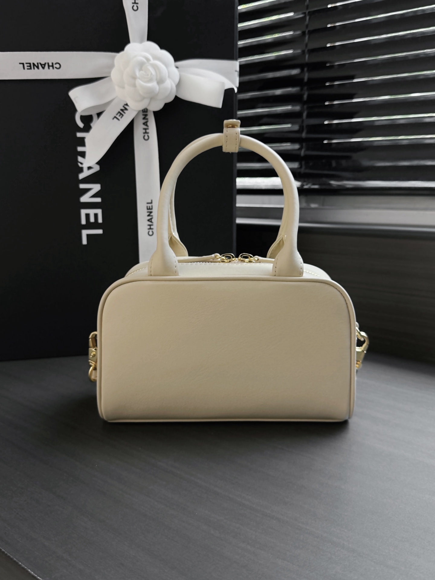 [Chanel] 샤넬 26B 볼링백 미니 가방 / AP5528