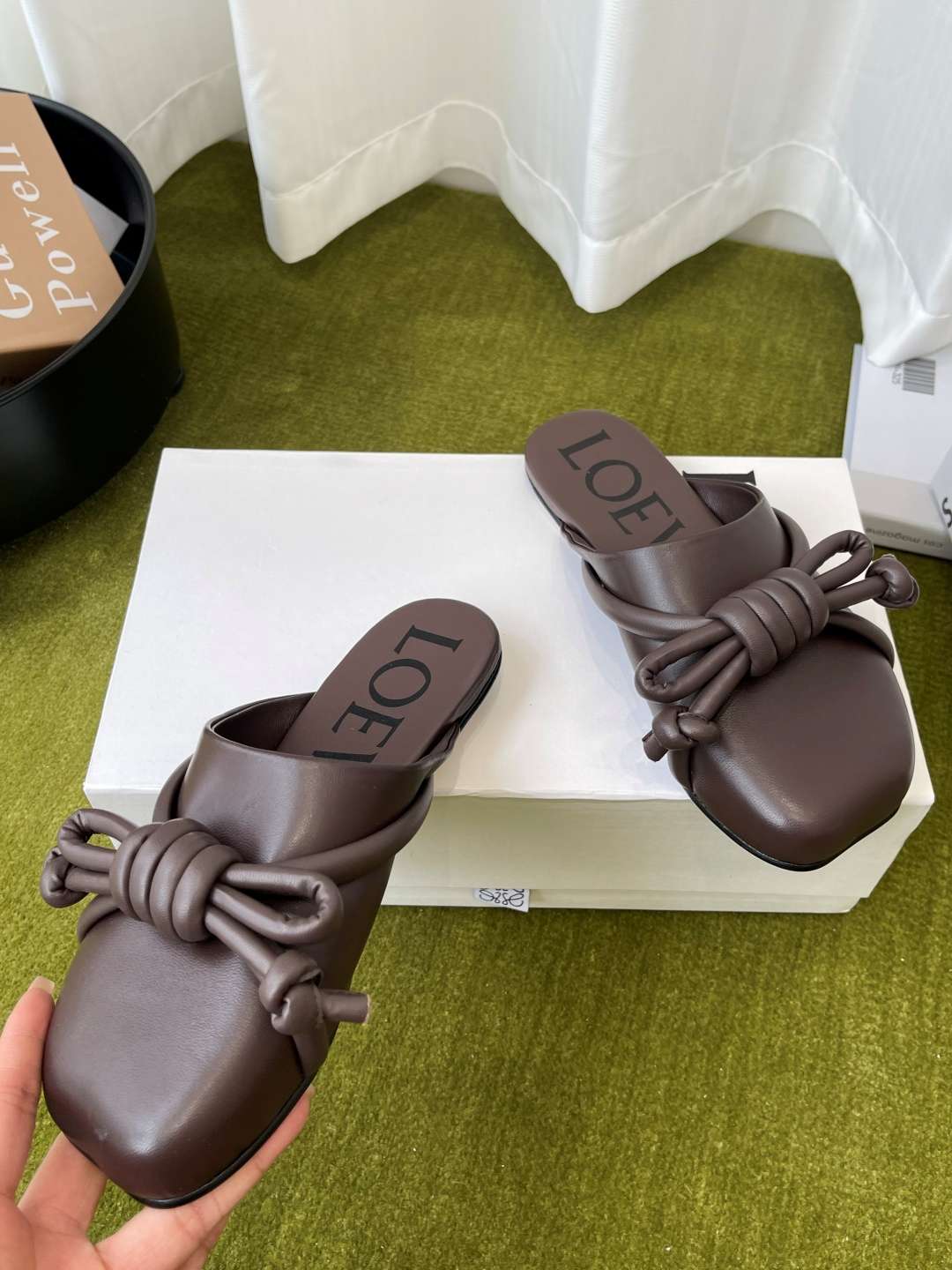 로에베(LOEWE) 매듭 스트랩 백리스 슬리퍼 신발