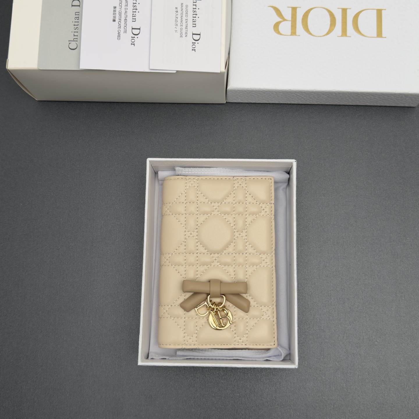 [Dior] 디올 Lady 레이디 까나쥬 램스킨 패스포트 홀더 지갑 / S2626