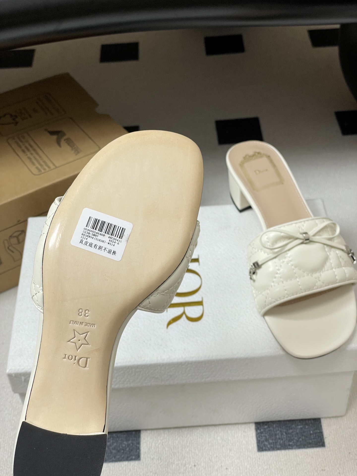 디올(DIOR) 퀼팅 리본 미들굽 슬리퍼 신발