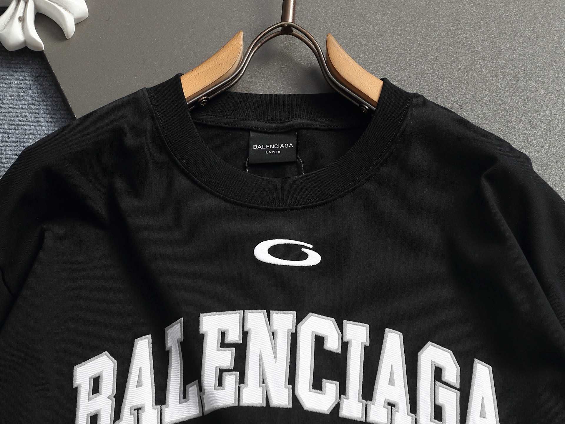 발렌시아가(Balenciaga) 그래픽 롱슬리브 티셔츠 상의 의류