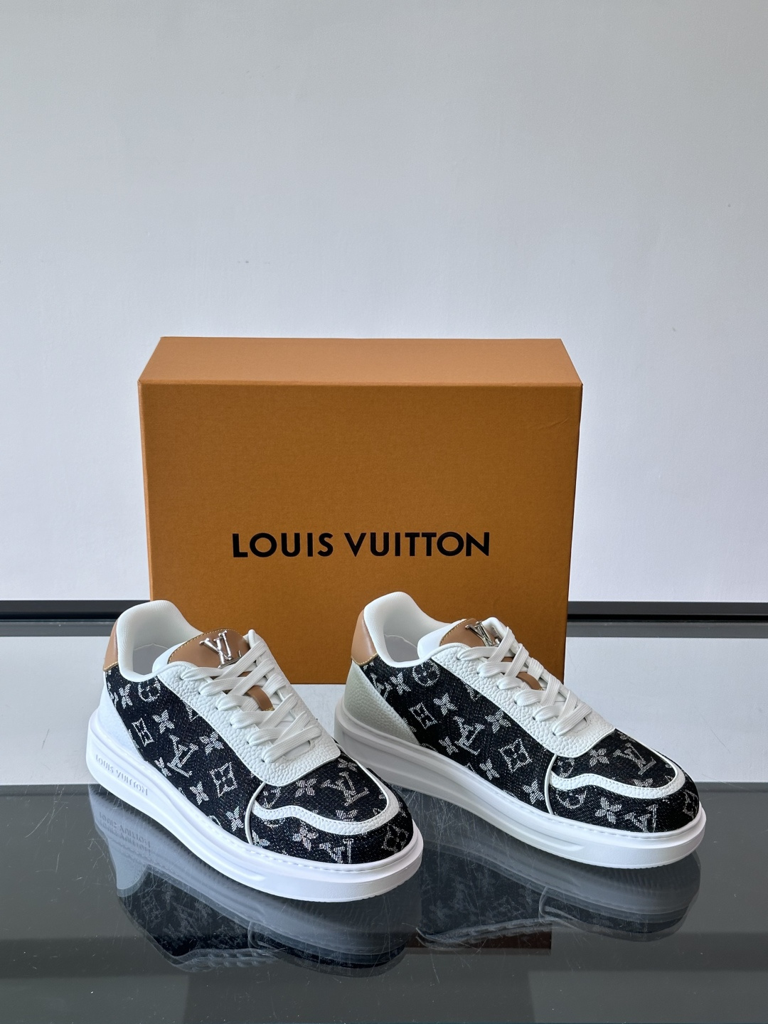 [Louis Vuitton] LV 루이비통 모노그램 캔버스 & 슈링크 레더 레저 스니커즈 신발