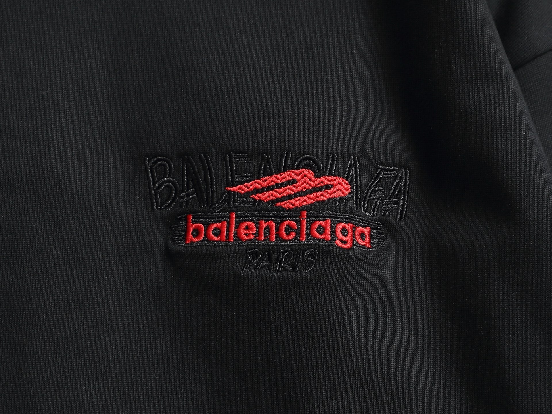 발렌시아가(Balenciaga) 배색 레터링 디스트로이드 스웨트셔츠 상의 의류