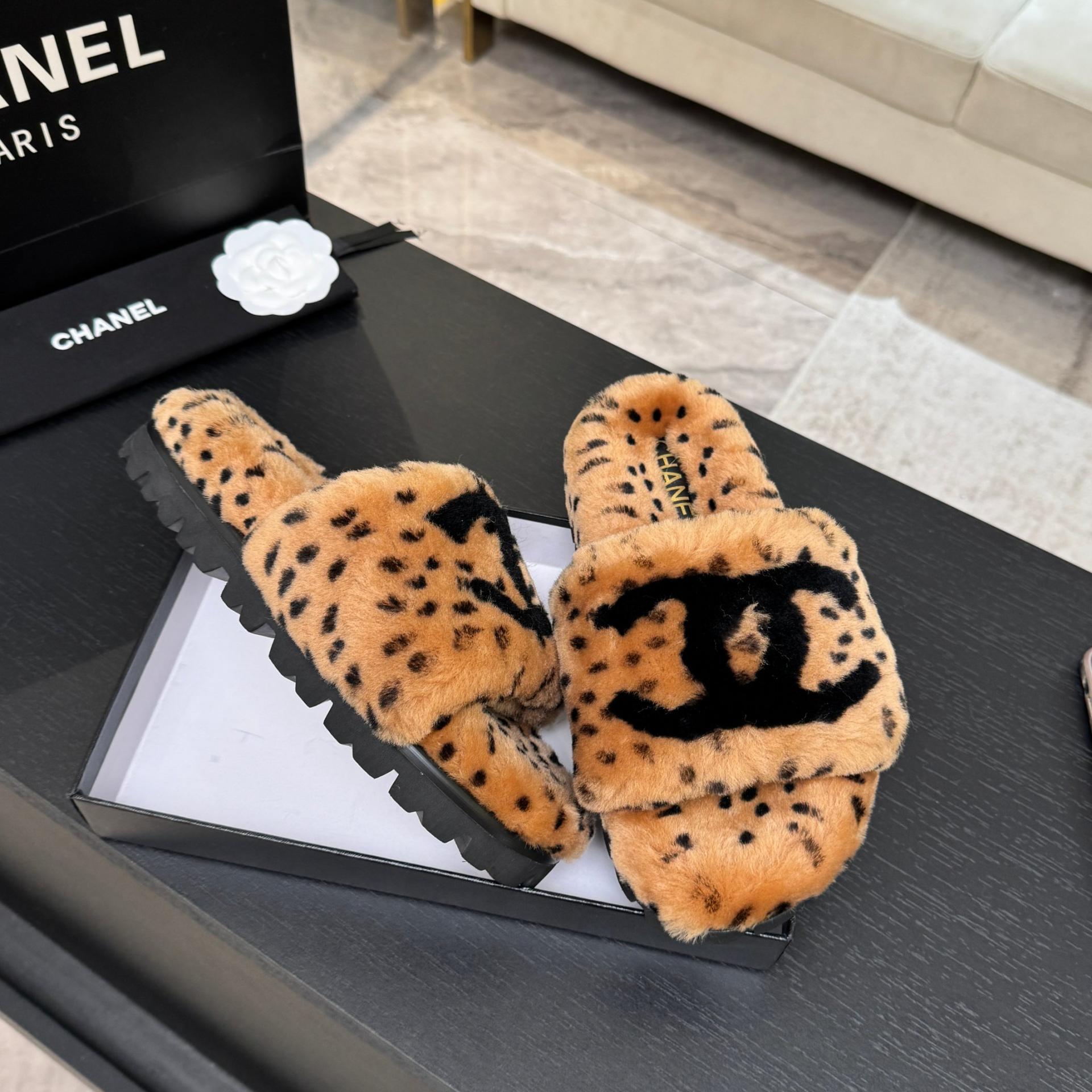 샤넬(CHANEL) 시어링 퍼 슬리퍼 신발