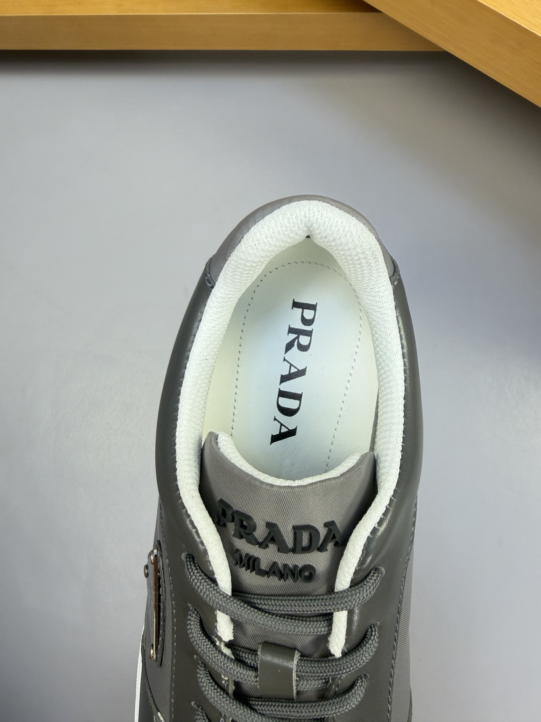 [Prada] 프라다 프리미엄 나파 레더 & 하이글로시 패브릭 콤비 스니커즈 신발