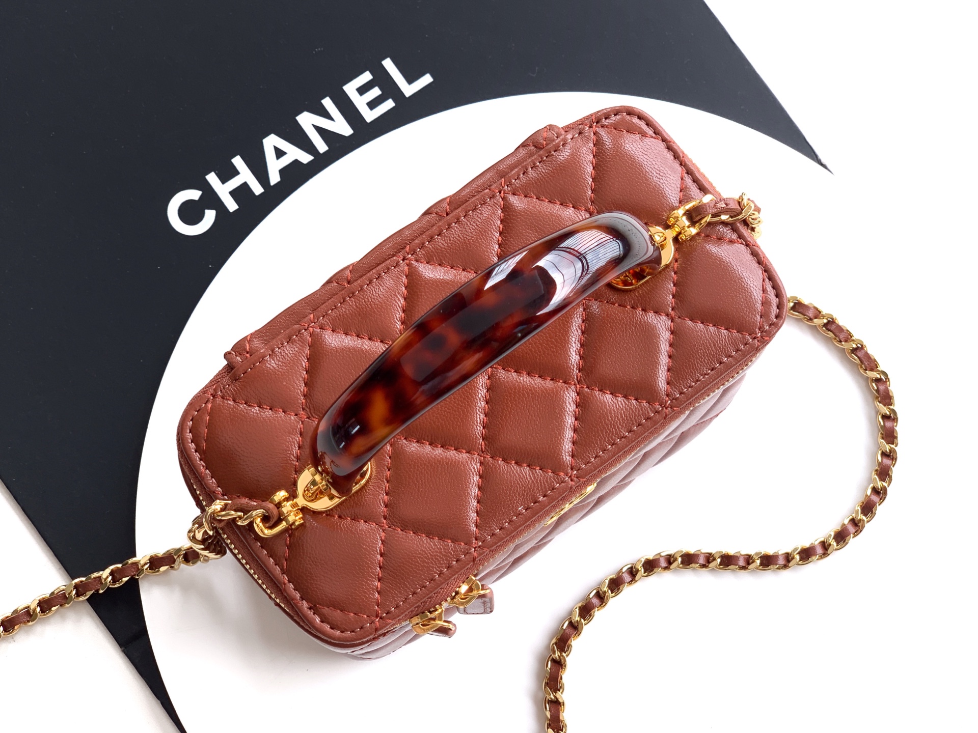 [Chanel] 샤넬 26SS 톨토이즈 쉘 핸들 Vanity 배니티 케이스 가방