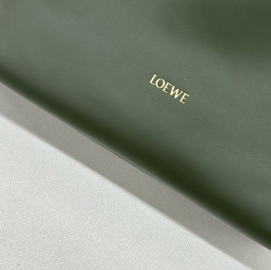 LOEWE 로에베 Flamenco 플라멩코 나파 카프스킨 숄더/클러치백 (미디엄) 가방 / 262386