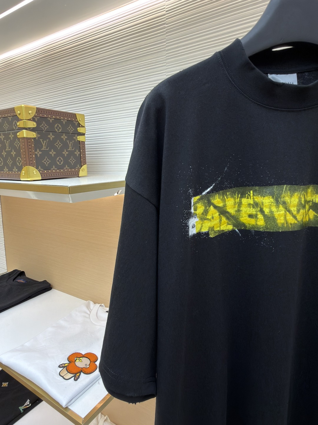 발렌시아가(BALENCIAGA) 레터링 테이프 프린트 티셔츠 상의 의류