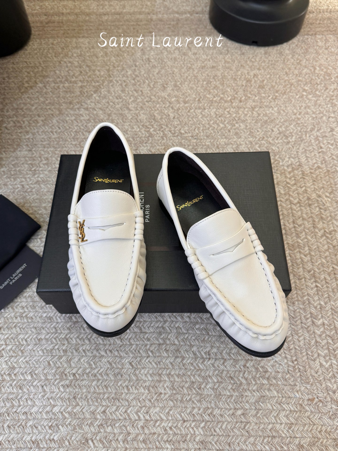 생로랑(SAINT LAURENT) 카프 레더 페니 로퍼 신발