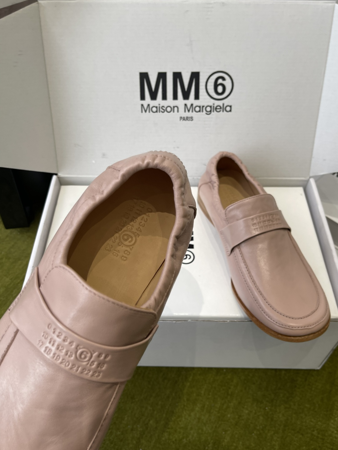 메종 마르지엘라(Maison Margiela) 애플 토 로고 2WAY 로퍼