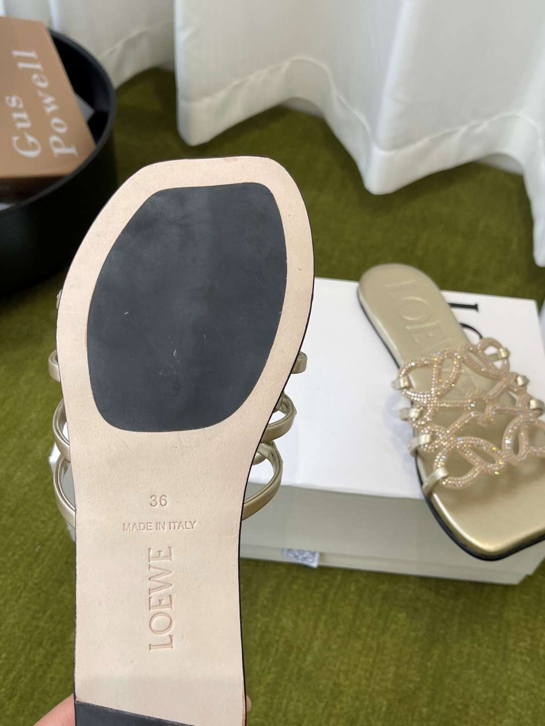 로에베(LOEWE) 라인스톤 스퀘어토 플랫 슬리퍼 신발
