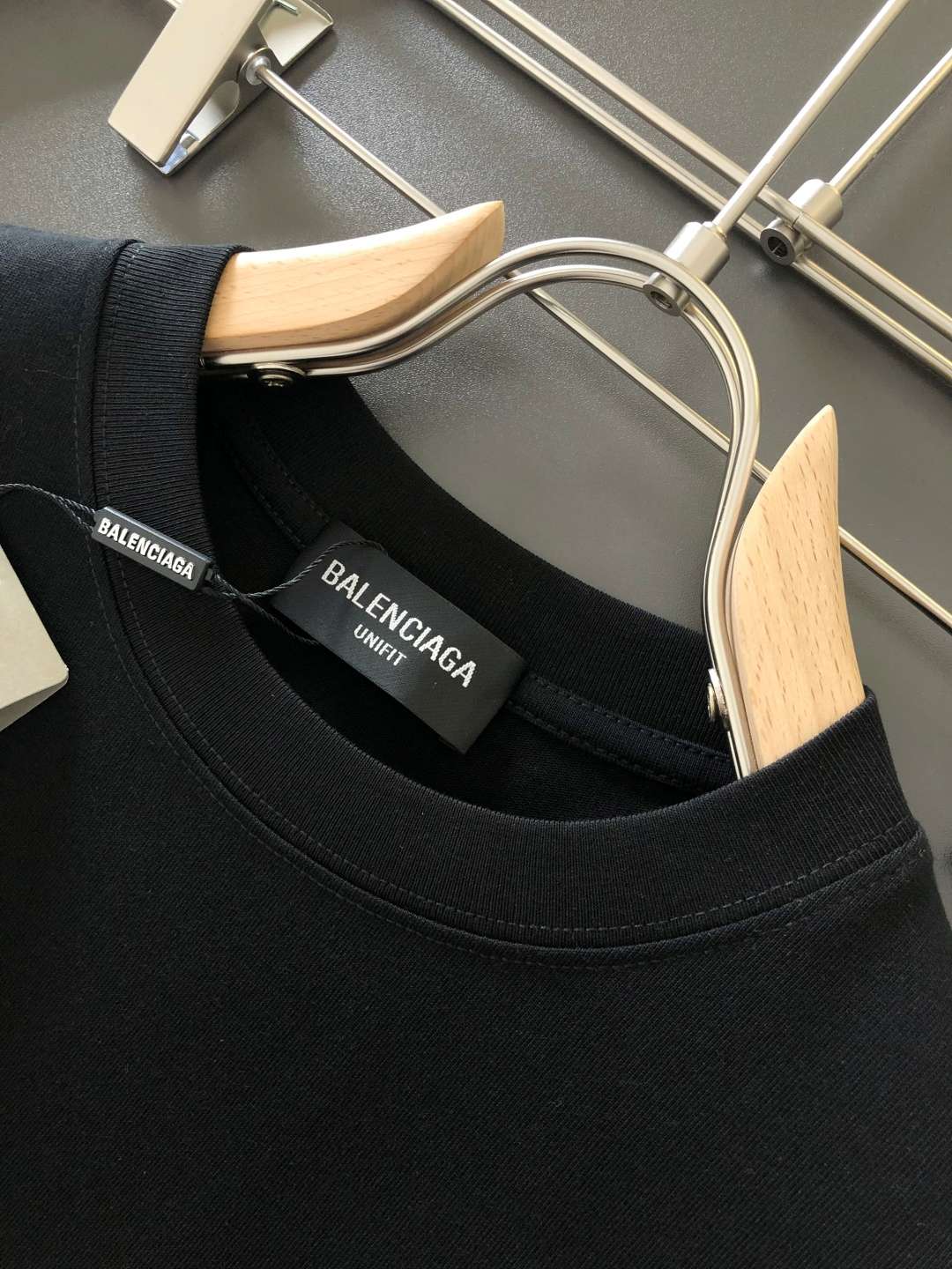 발렌시아가(BALENCIAGA) 그래픽 프린트 반팔 티셔츠 상의 의류