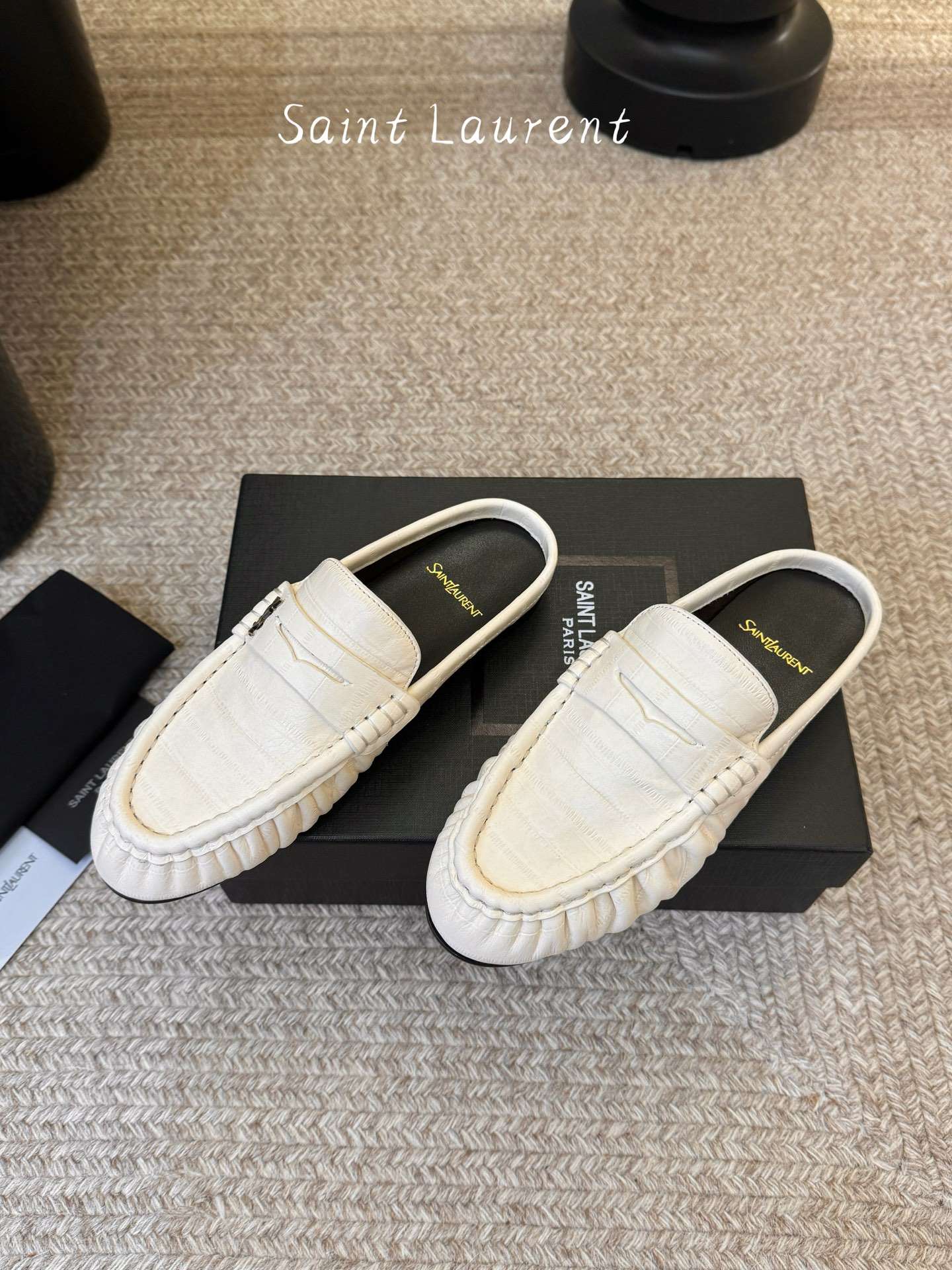 생로랑(SAINT LAURENT) 카프 레더 페니 백리스 로퍼 신발