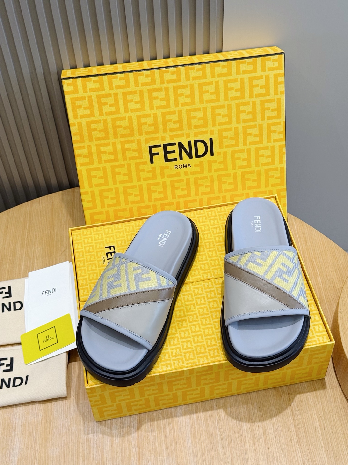 [Fendi] 펜디 맨즈 컬러블록 FF 로고 러버 슬라이드 슬리퍼 신발
