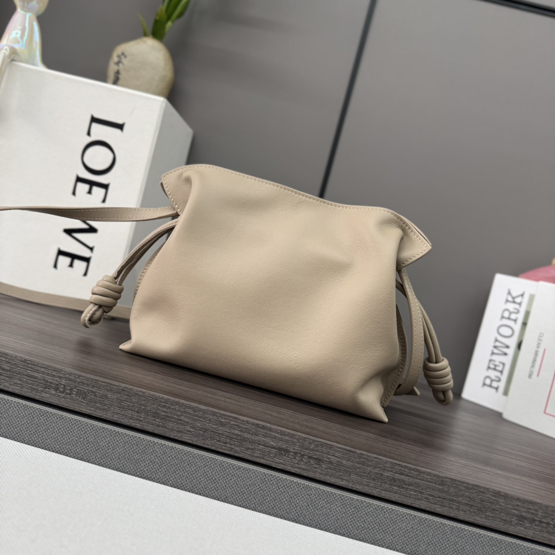 LOEWE 로에베 Flamenco 플라멩코 퍼스 나파 카프스킨 파우치 숄더백 가방