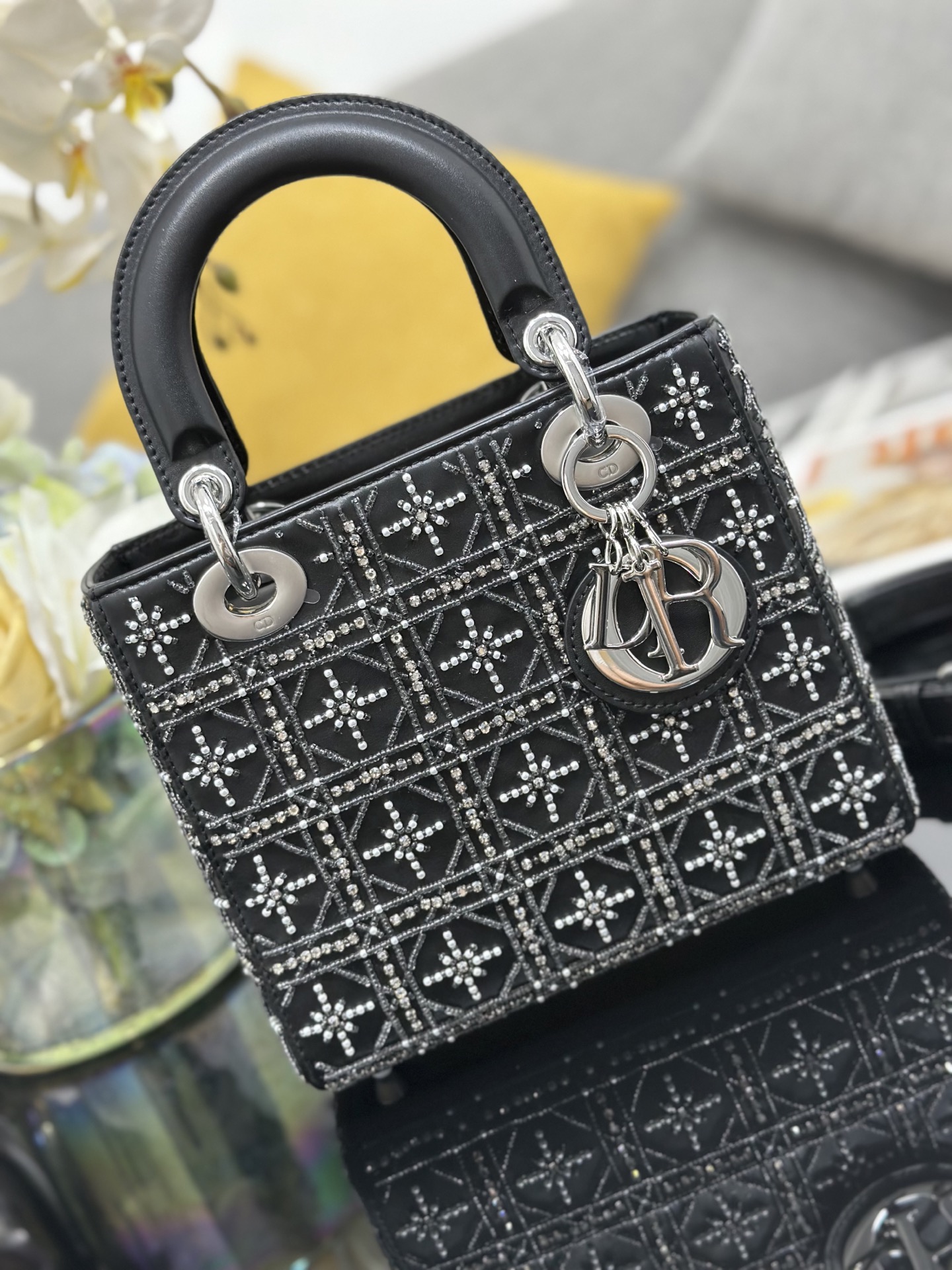Dior 디올 레이디 디올(Lady Dior) 스몰 4구 핸드백 (블랙 비즈 자수) 가방