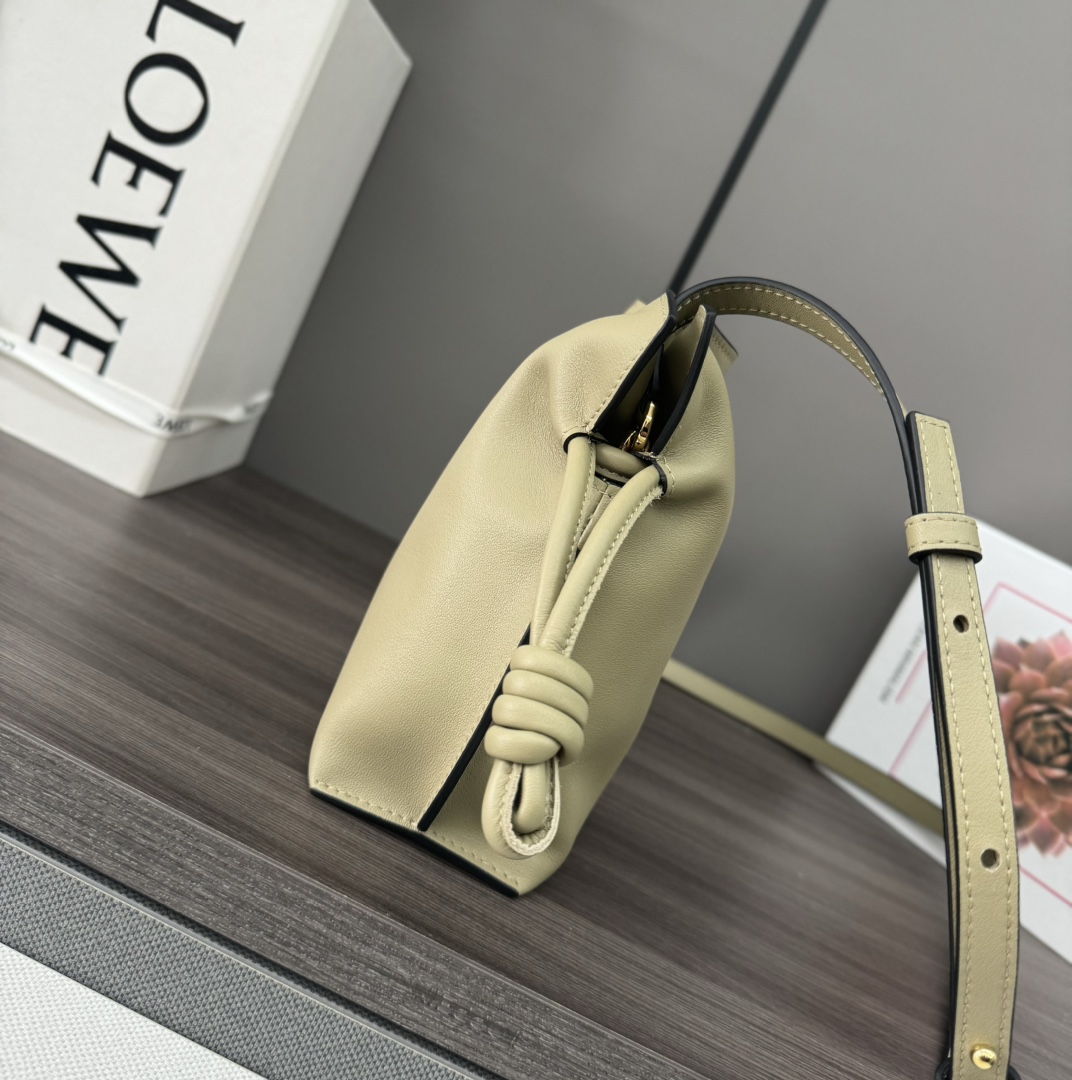 LOEWE 로에베 Flamenco 플라멩코 퍼스 나파 카프스킨 파우치 숄더백 가방